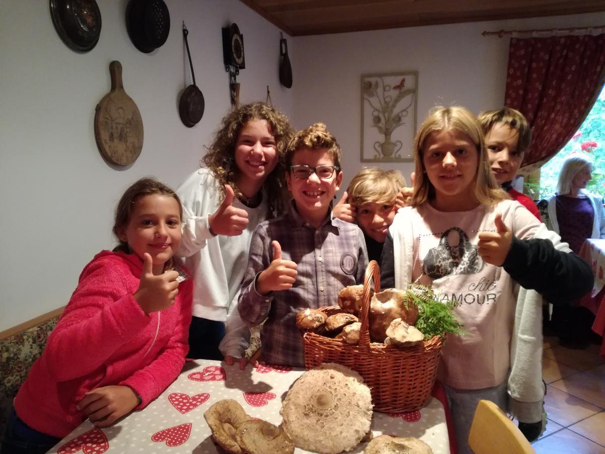 Garni Biancaneve Ruffre-Mendel Zimmer foto